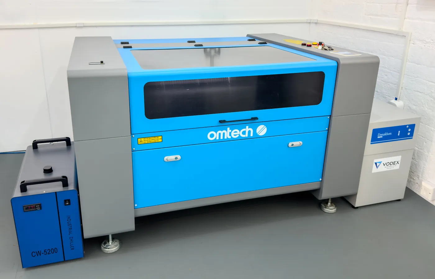 CO2 laser cutter with chiller and extraction system